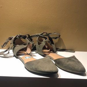 Wide width pointed ballet flat